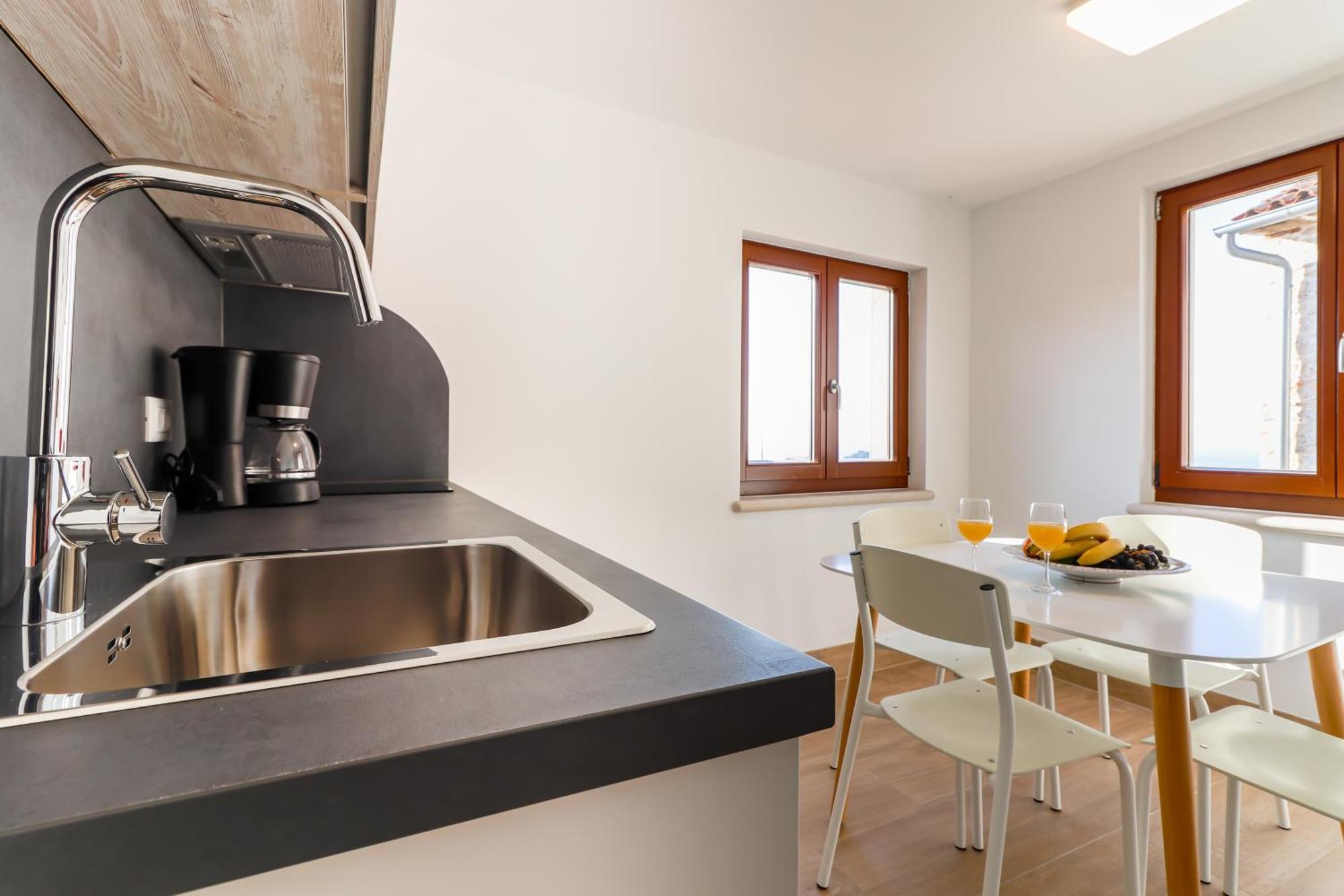 Casanova Apartments - Viewpoint เวอร์ซาร์ ภายนอก รูปภาพ