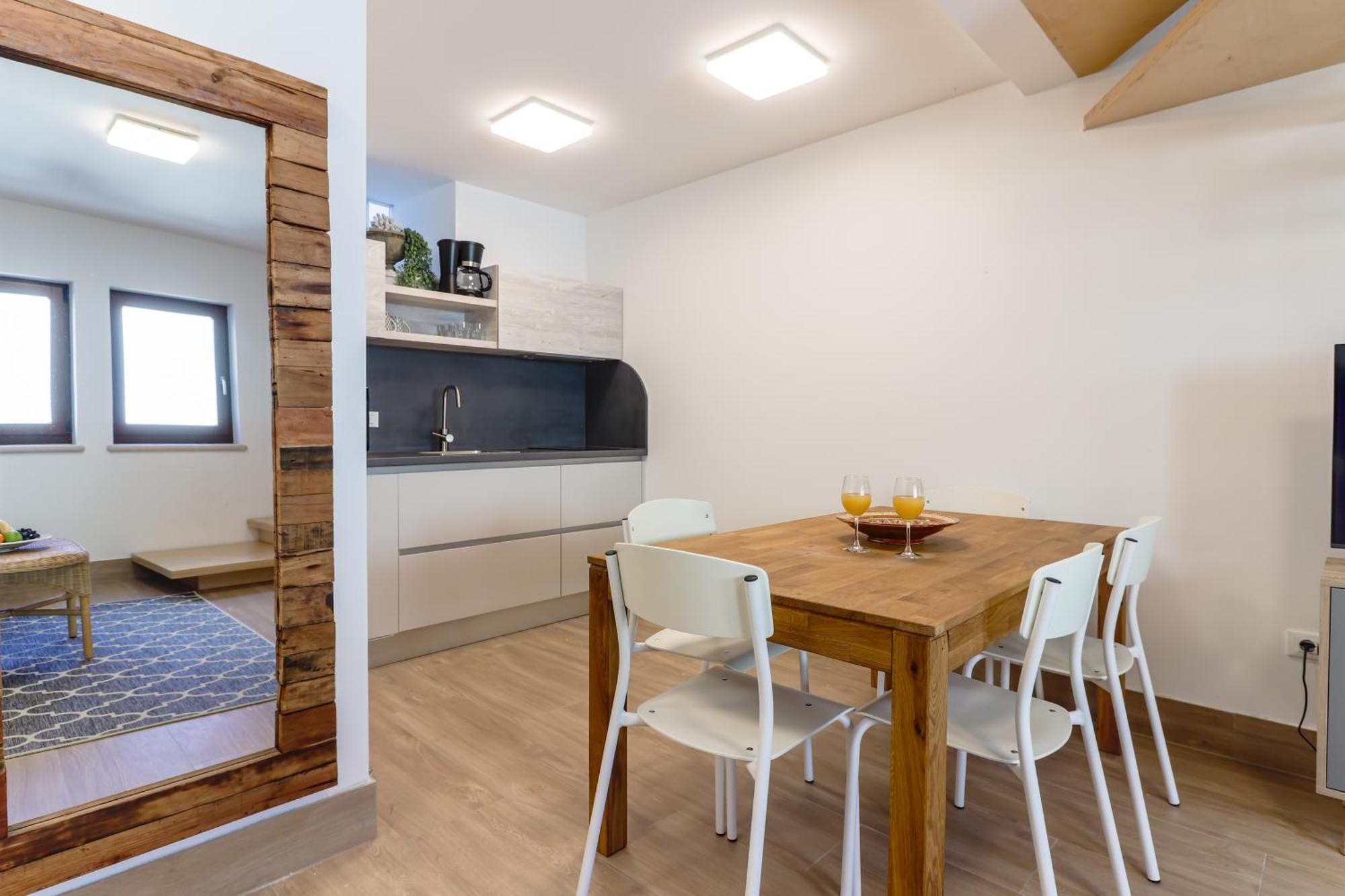 Casanova Apartments - Viewpoint เวอร์ซาร์ ภายนอก รูปภาพ
