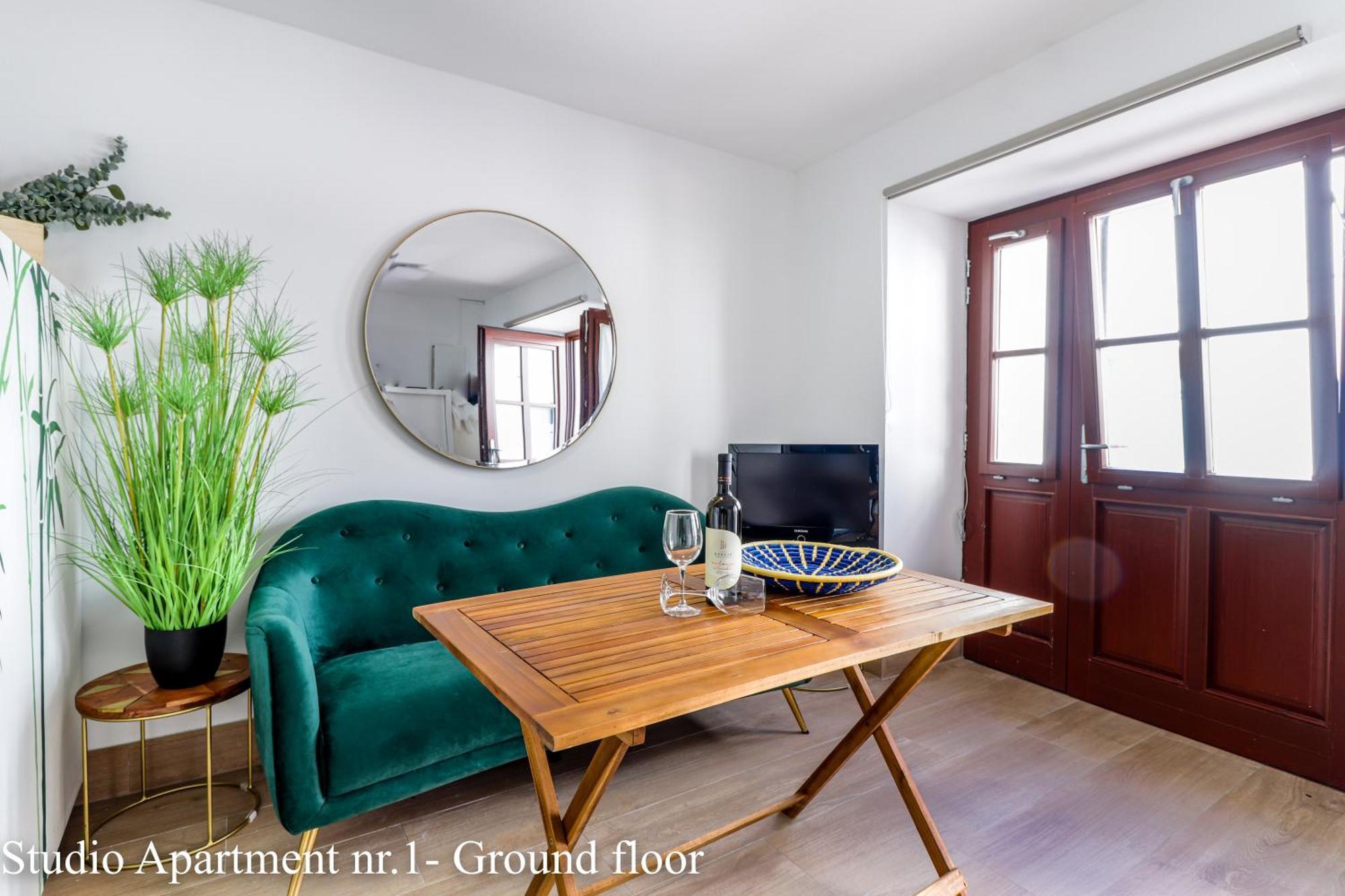 Casanova Apartments - Viewpoint เวอร์ซาร์ ภายนอก รูปภาพ